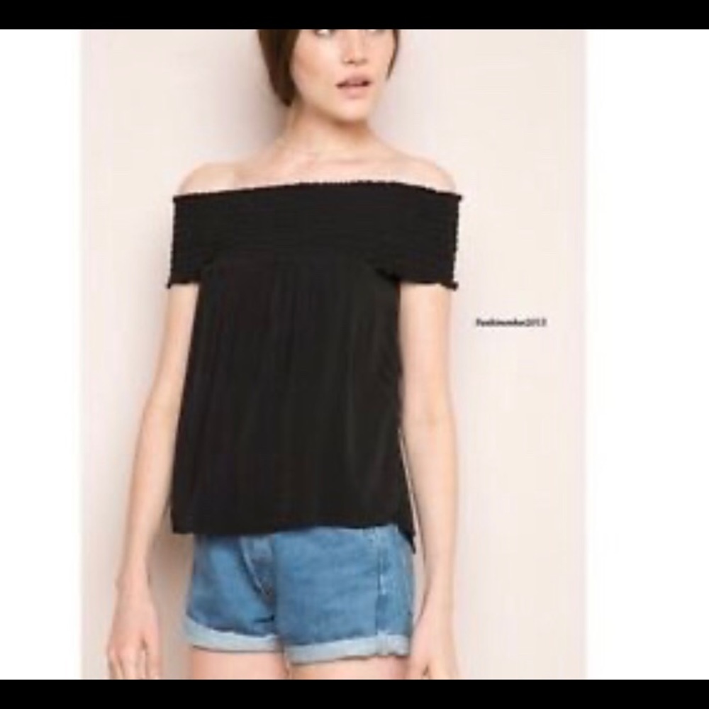 Brandy Melville off shoulder top